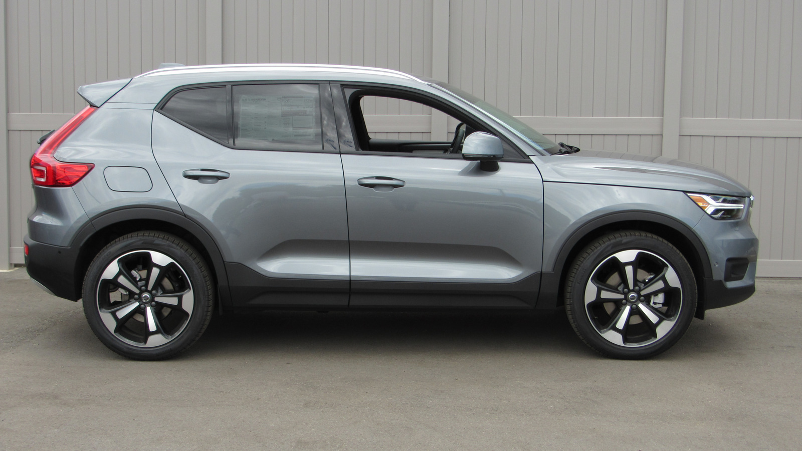 New 2019 Volvo XC40 T5 AWD Momentum Sport Utility in Boise #19V9776 ...