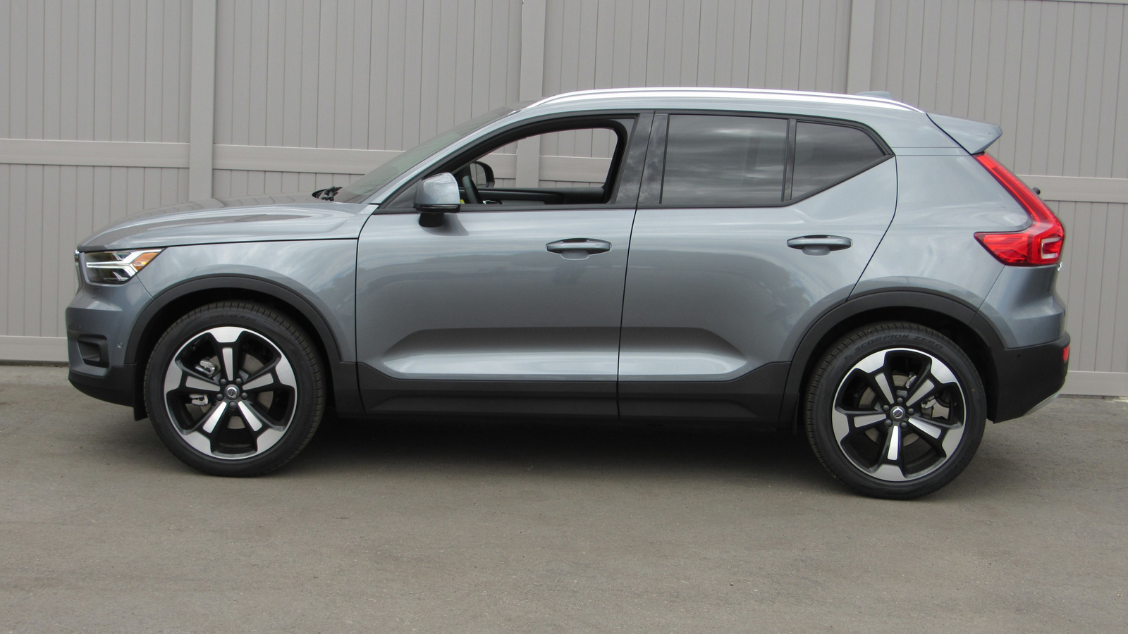 New 2019 Volvo Xc40 T5 Awd Momentum Sport Utility In Boise #19v9776 