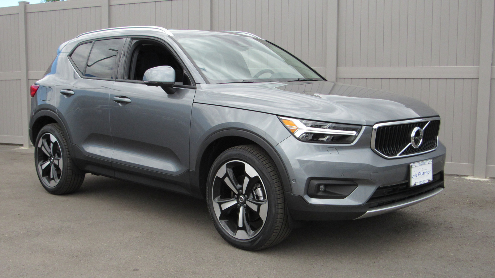 New 2019 Volvo XC40 T5 AWD Momentum Sport Utility in Boise #19V9776 ...