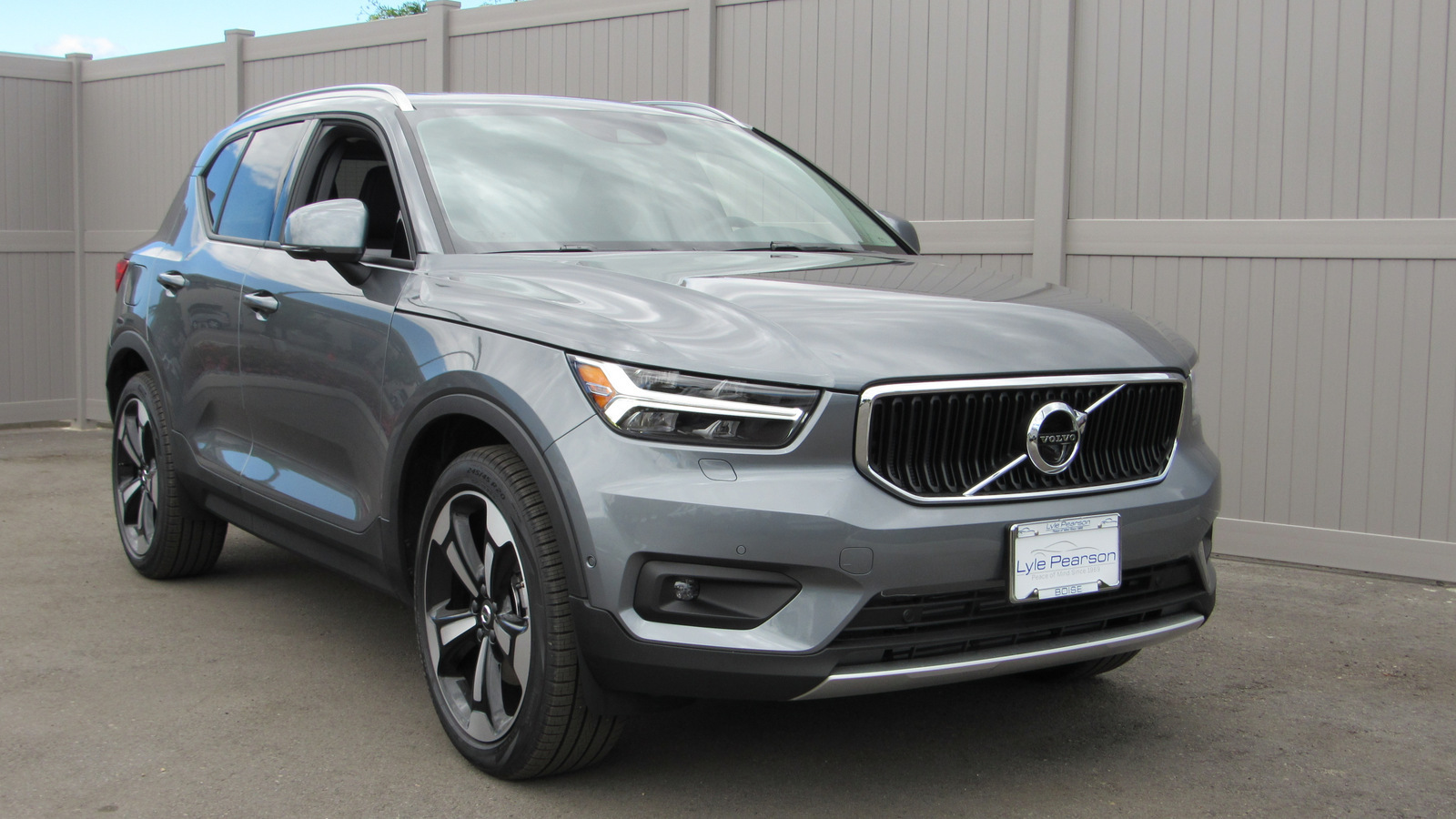 New 2019 Volvo XC40 T5 AWD Momentum Sport Utility in Boise #19V9776 ...